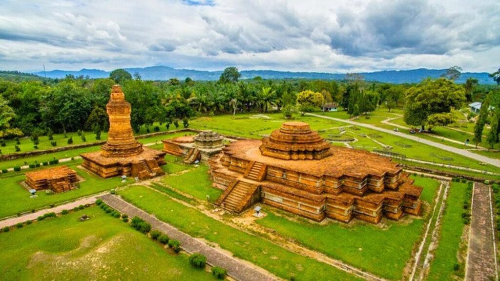 Komplek Candi Muara Takus