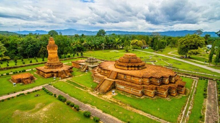 Komplek Candi Muara Takus