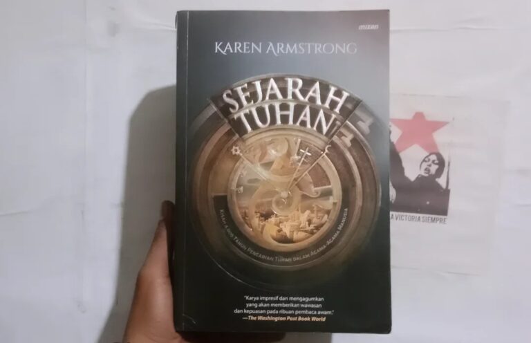 Buku Sejarah Tuhan Karya Karen Armstrong: Tuhan Tidak Pernah Berubah, Namun Cara Kita Memahami-Nya Terus Berkembang
